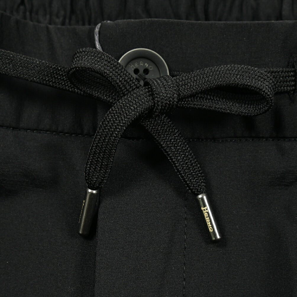 25SS HERNO ストレッチナイロン ワンタックイージーパンツ｜415716 - 44｜GUARDAROBA MILANO OFFICIAL STORE